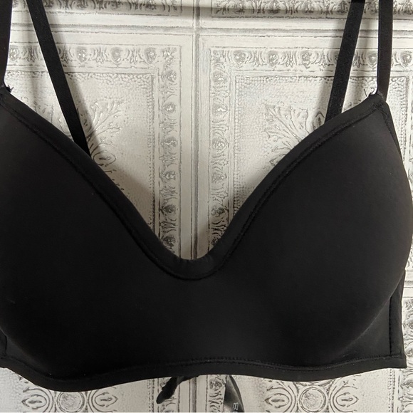 NWOT Sz-36/B Bra in a Minimalist Basic Black, Comfy, Silky, Smooth Fit, No Wires - Picture 15 of 16